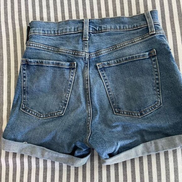 Old Navy Extra High-Waisted Sky-Hi Button-Fly Ripped Jean Shorts for Women Size - Picture 2 of 6